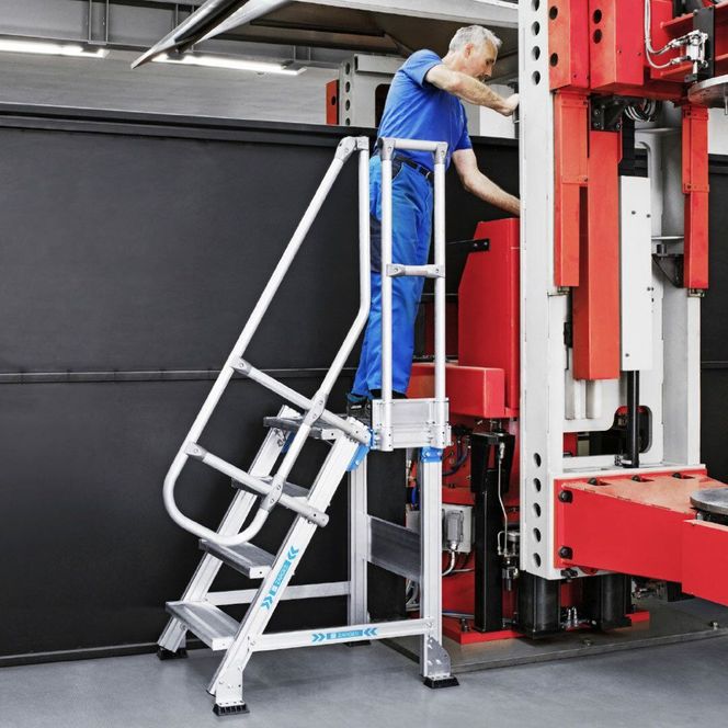 Service på utilgjengelige steder blir trygt og enkelt med trappemodul med repos og rekkverk.