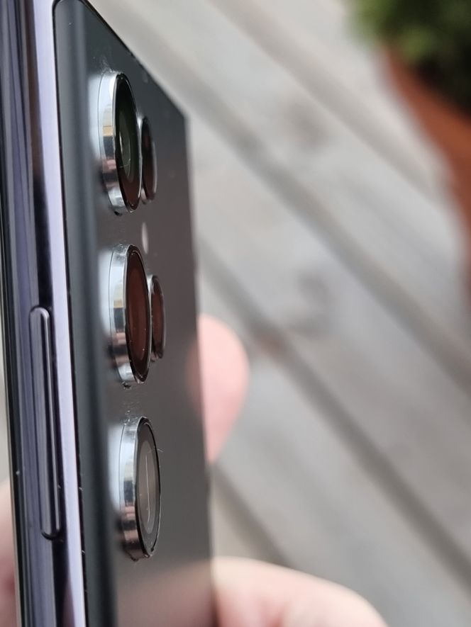 I stedet for at kameraet stikker ut i to trinn som på Iphone, gjør S22 Ultra seg ferdig i ett trinn. Foto:  Odd Richard Valmot