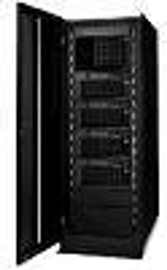 IBM pSeries 660 6M1 montert i skap. Foto:  IBM