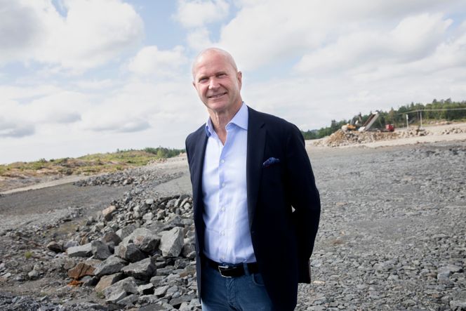 Terje Andersen på fabrikktomten i Arendal. Foto: Morrow