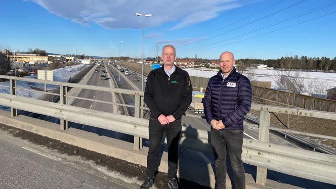 John Strand, direktør i ASKO Transport (t.h.) og CHSnor-direktør Kent Ibsen. Foto: ASKO