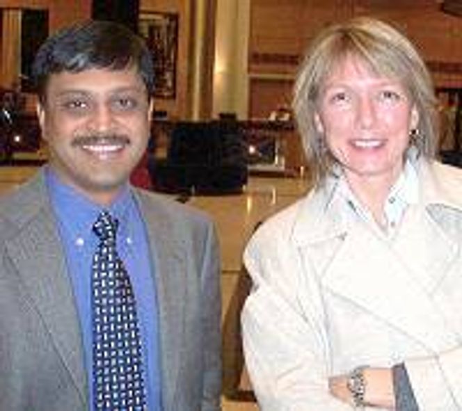 Vinod Chandran med Kari Degrum fra Flexifinity. Foto: Eirik Rossen