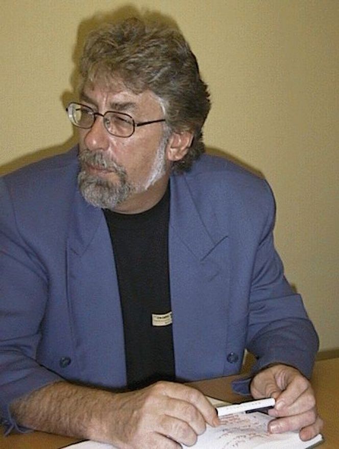 Arne Joramo under en paneldebatt på slutten av 1990-tallet.