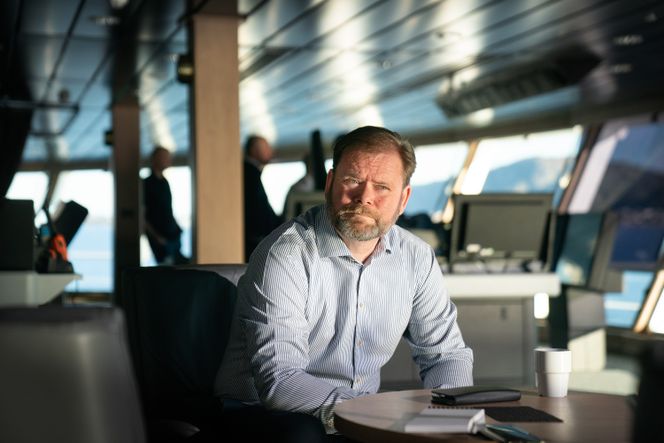 Administrerende direktør Bent Martini i Havila Kystruten er opptatt av å vise verden at rederiet tar miljø og utslipp på alvor. «Walk the talk», sier han. Foto:  Eirik Helland Urke