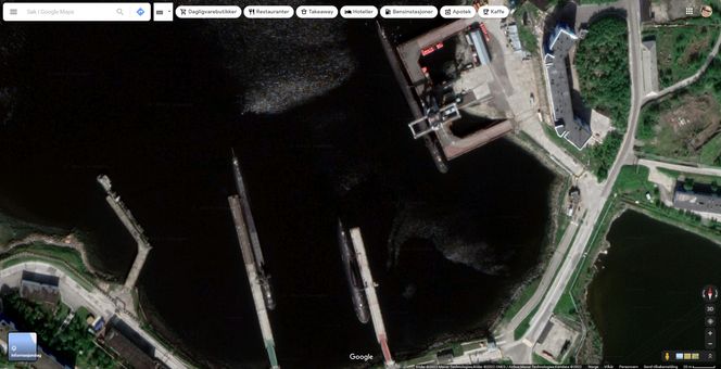 Russiske ubåter ved havnen i Gadzjijevo, ikke langt fra grensen til Finnmark. Faksimile: Google Maps