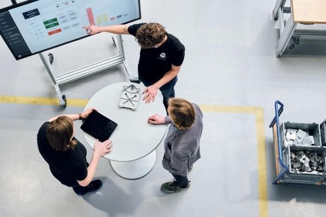 Kombinasjon av nettbrett og informasjons skjermer faller naturlig for den digitale generasjonen.