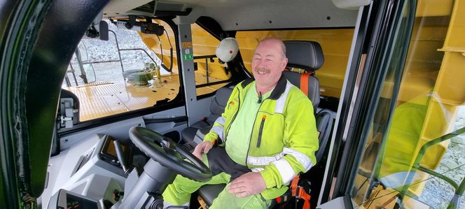 Maskinsjef Roar Aaserud hos Feiring kan glede seg over et mye bedre arbeidsmiljø i den nye hytta. Foto:  Anette Ingand, Feiring