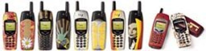 Ericsson A2618 med ulike deksler. Foto: Ericsson