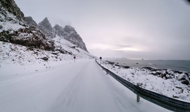 Det er her på fylkesvei 7202 at Cautus Geo har etablert radarovervåkninng av steinsprang. Foto: Cautus