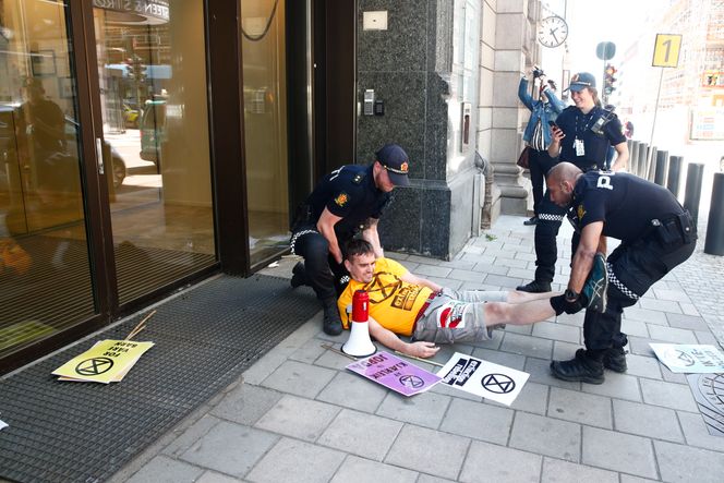 Det siste tiåret har klimakampen tatt stadig mer plass i departementet. Her demonstrerer aktivister fra miljøbevegelsen Extinction Rebellion utenfor Klima- og miljødepartementet i Oslo. Foto:  Terje Pedersen/NTB