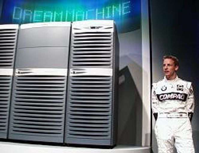 Formel 1-kjører Jenson Button med Compaq GS320. Foto: Eirik Rossen