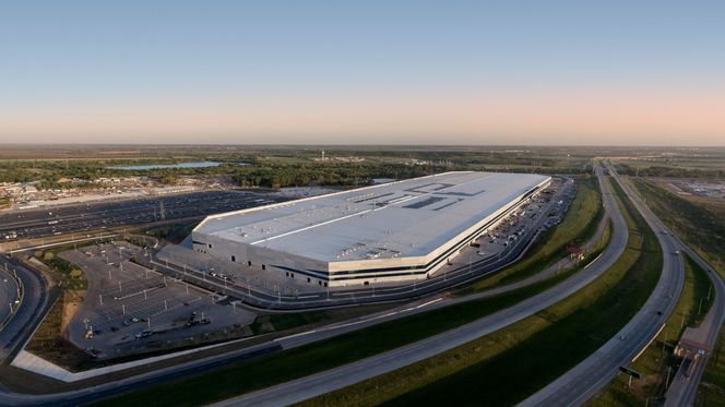 En ny måte å lage elektroder på gjør batteriproduksjon mindre plasskrevende og mer energieffektiv. Dette er Teslas enorme batterifabrikk i Austin, Texas. Foto: Tesla