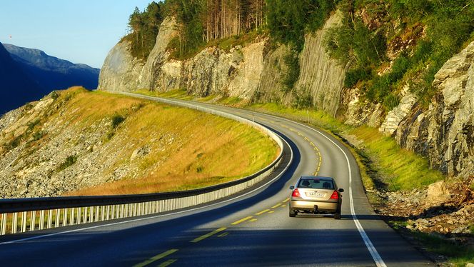 E39 langs Vinjefjorden på Nordmøre inngår i den nye driftskontrakten som Mesta får ansvaret for fra 1. september. Foto: Foto: Knut Opeide, Statens vegvesen
