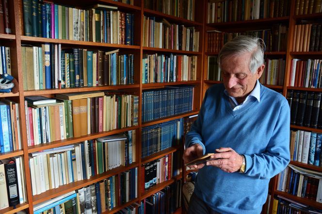 Hagemann hadde en stor samling med bøker fra Rogaland hjemme, i tillegg til det meste som fantes av bøker om norsk oljeindustri. Foto: Ina Steen Andersen