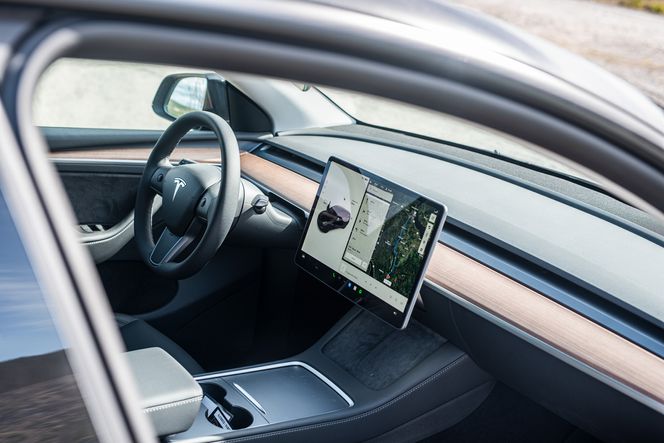 Tesla har et minimalistisk interiør i alle modellene sine, spesielt Y og3. Foto undefined: Mathias Klingenberg