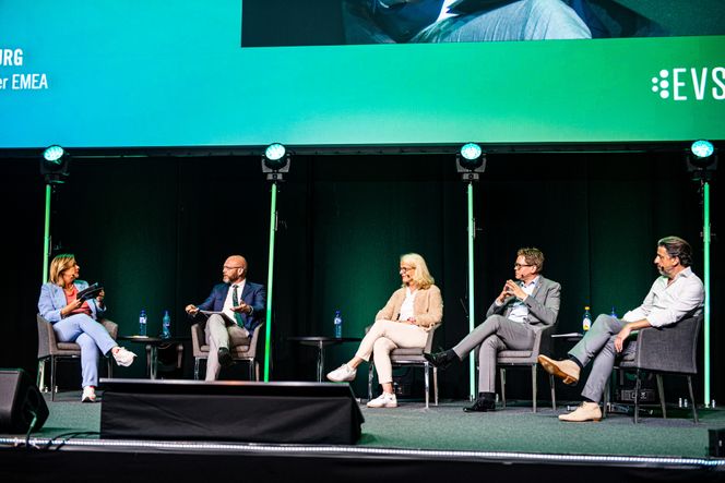 Hurtiglader-diskusjon på EVS35. Fra høyre: Jeroen van Tilburg, Kristoffer Thoner, Elke Temme, Oskar Svedenstedt og Ellen Hiep. Foto:  Mathias Klingenberg