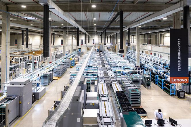 Her kan det monteres flere tusen datamaskiner hver dag. Foto: Lenovo