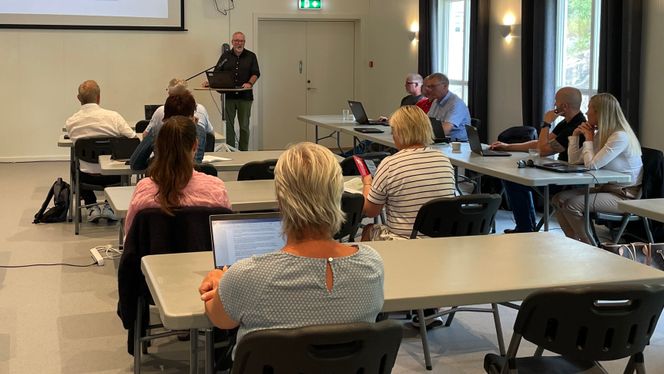 Fra styremøtet i det interkommunale plansamarbeidet for ny E18 Tvedestrand-Bamble, Søndeled i Risør 22. juni 2022. Foto: Nye Veier