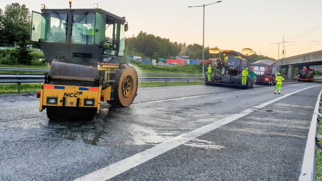 Strekningen som fikk lagt tynndekke var 2,7 km på E18 Eik – Vestfold grense samt 4,5 km i ett felt på E18 ved Lierskogen Foto:  NCC
