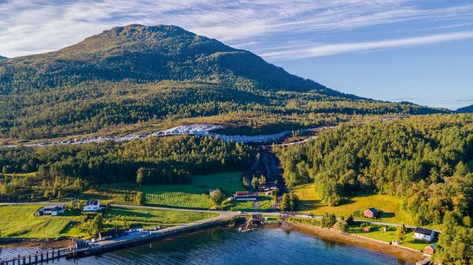 Valsøyfjorden 20220903. Raset som fredag kveld traf et hus i Valsøyfjorden i Heim kommune i Trøn ... Foto:  Emilie Sørsdal