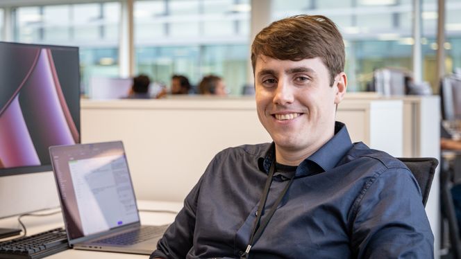 Petter Tobias Madsen hoppet av masterstudiet for å søke jobb i DNB. Foto: TUM Studio