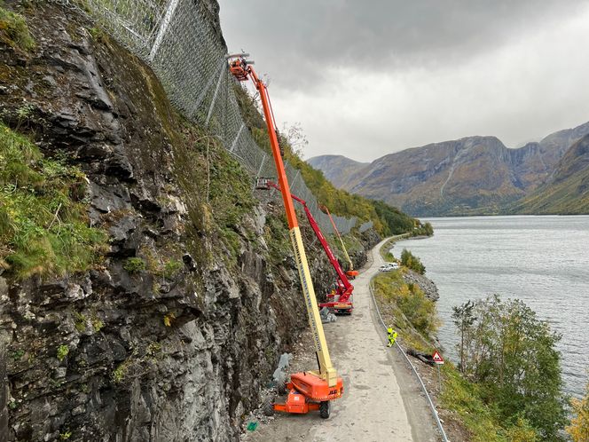 Fanggjerdene som er montert tåler 5.000 kJ. som tilsvarer energien av en 16 tonn lastebil i 90 km/t.