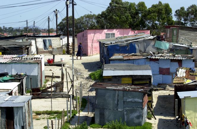 Sør-Afrika er særdeles rik på mineraler. Landet er verdens største produsent av blant annet platina, krom og mangan. Likevel lever store deler av befolkningen i dyp fattigdom. Foto:  NTB