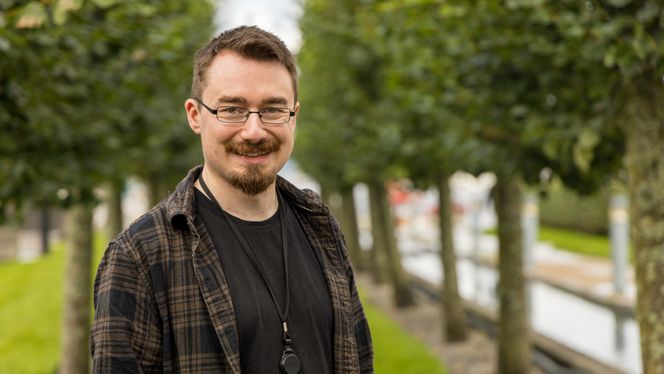 Tom Knutsen kom til DNB via NAV og kurset Kodehode. Foto: TUM Studio