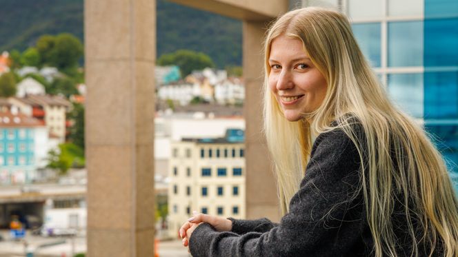 Amalie Espeseth kom til DNB via Experis Academy. Foto: TUM Studio