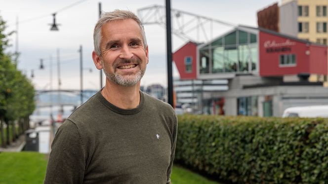 Sigbjørn Hovland gikk fra en IT-lederstilling i DNB til å bli utvikler i DNB. Foto: TUM Studio