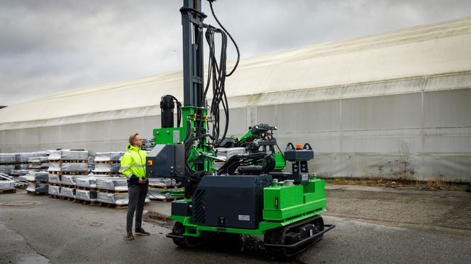 De nye pelemaskinene til Solcellespesialisten er klar for bølgen som kommer av nye solkraftverk i Norge. Foto: Solcellespesialisten