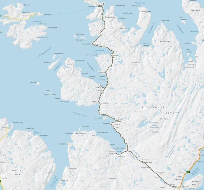Den lengste strekningen i sommerkontrakten: Fylkesvei 889 Smørfjord-Havøysund og fylkesvei 8058 Kokelv. Illustrasjon: Troms og Finnmark fylkeskommune