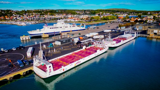 ASKOs nye elektriske autonome sjødrone «Therese» og «Marit» til kai i Moss. Foto: Stian Lysberg Solum / NTB