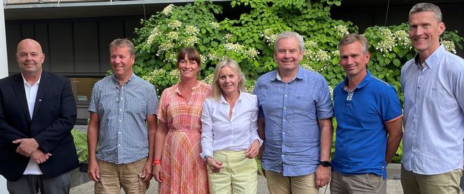 Det nye styret fra venstre: Andre Waage, Glenn Thorèn, styreleder Hilde Heieren, prosjektleder Vibeke Taranger, Even Sund, Robert Blix Norbeck og Jostein Aksnes.