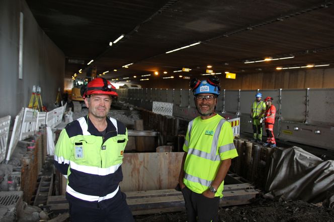 Langt fra noe enkelt prosjekt, men det er noe av moroa, mener både Vegvesenets byggeleder Øyvind Sæther og anleggsleder Per Erik Nord i HAB. Her inne i Sjølystlokket, rett ved kulverten for Hoffselva. Foto: Bjørn Olav Amundsen