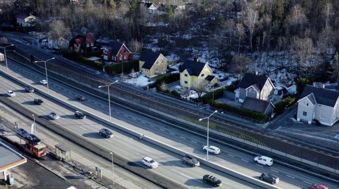 Fem av eiendommene ligger langs Sandviksveien på sørsiden av E18, rett vest for Høvik sentrum. Faksimile: Borgarting Lagmannsrett