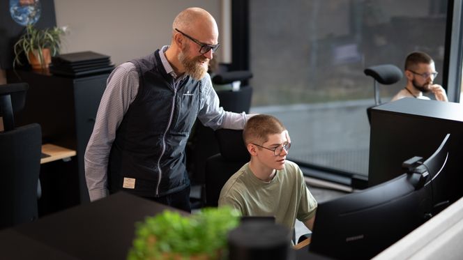 IT-avdelingen vokser på KSAT. Vi trenger flere hoder! Foto:  KSAT