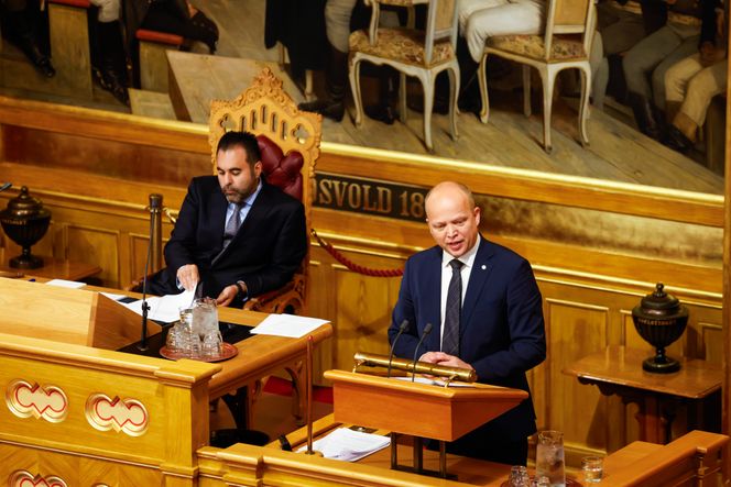 Stortingspresident Masud Gharahkhani og finansminister Trygve Slagsvold Vedum (Sp). Foto: Hanna Johre