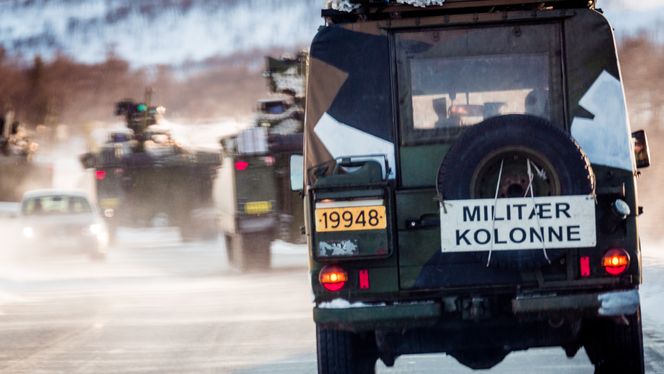 En kolonne består av fire til tolv militære kjøretøy. Kolonnene vil være merket, og kjøretøy med bred last vil ha følgebil og ekstra merking Foto:  Ole-Sverre Haugli/Forsvaret