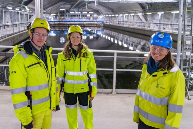 Thor og Marlene sammen med Solveig Alvik, som er seksjonsleder med ansvar for Bekkelaget renseanlegg. Foto:  TUM Studio