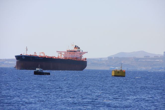 BANEBRYTENDE: Ocean Oasis har utviklet en enhet som avsalter sjøvann ved hjelp av bølgekraft. Testanlegget «Gaia» demonstrerer teknologien på Gran Canaria. Foto: Ocean Oasis