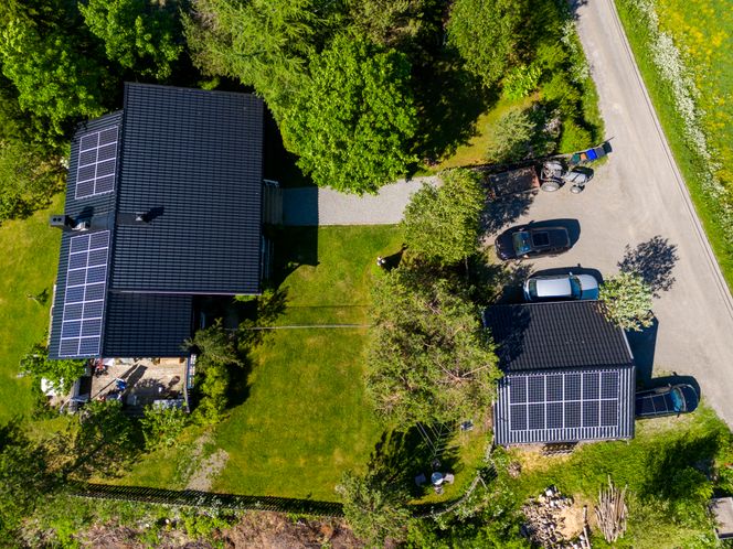 Husholdningene mener det er mindre bry å installere solceller enn å gjøre tiltak som får ned forbruket gjennom energioppgradering. Foto:  Arash A. Nejad