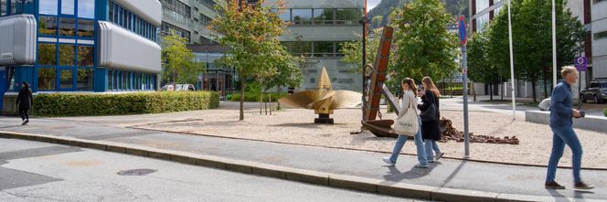DOF-hovedkontoret ligger rett ved VilVite-senteret på Møhlenpris, en kort gåtur fra Bergen sentrum. Foto: TUM Studio