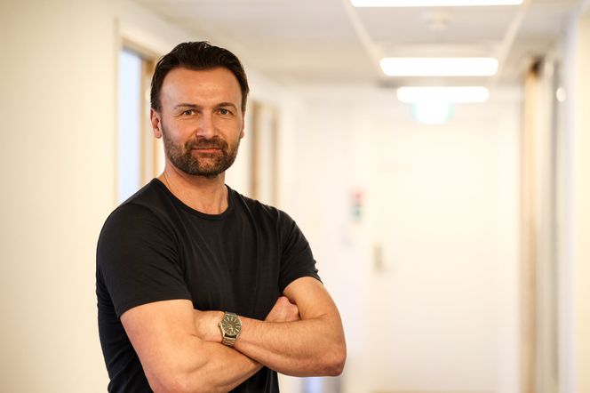 Ole Petter Hatlevoll er konserndirektør for digitale tjenester i Sognenett og styreleder i Fiberforeningen. Han mener at Starlink ikke er en verdig konkurrent til deres bakkebaserte infrastruktur. Foto: Sognenett