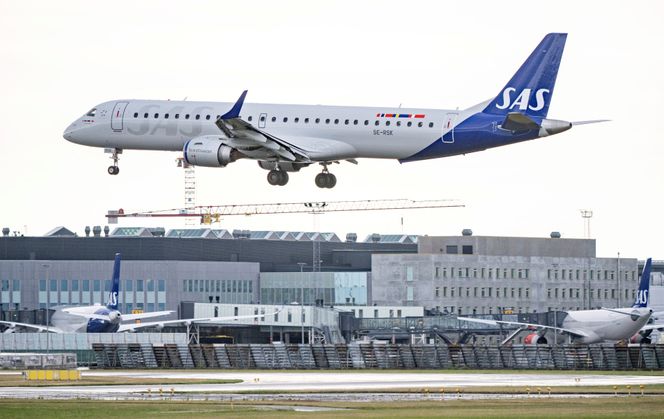 Et SAS-fly av typen Embraer E195 på Kastrup. Bildet er fra 2022. Foto:  TT News Agency/Johan Nilsson via Reuters/NTB