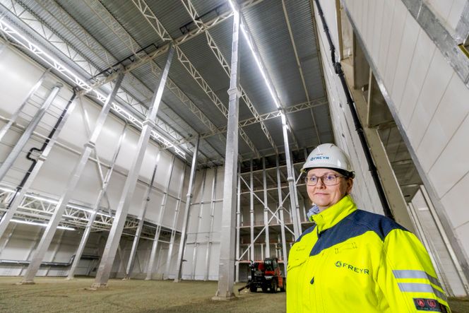 Spaltist Hilde Rønningsen på innsiden av Giga Arctic. Foto: Arash A. Nejad