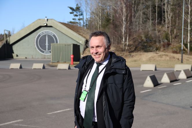 Forsvarsminister Tore O. Sandvik besøkte Rygge flystasjon i mars tidligere i år. Foto: Harald Brombach