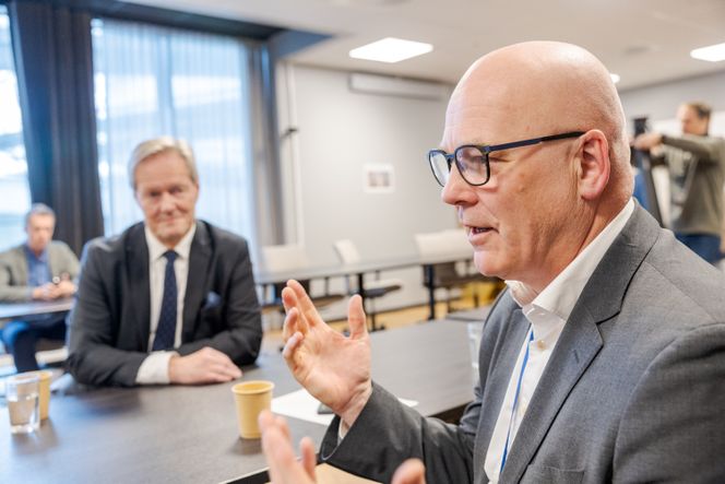 Thor Gjermund Eriksen ga seg som konsernsjef 27. februar i år. Nå skal styreleder Cato Hellesjø (i bakgrunnen) ansette ny konsernsjef. <span>Foto: Arash A. Nejad</span>