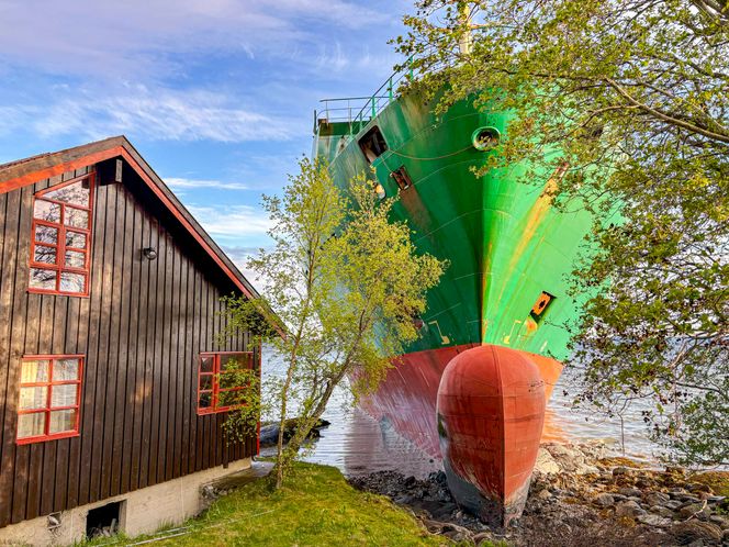 Et 135 meter langt konteinerskip gikk natt til torsdag på grunn i Trondheimsfjorden utenfor Byneset. <span>Foto: Joanne Fielder / Handout / NTB</span>