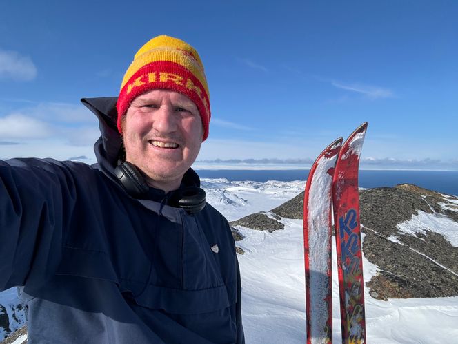 Øystein Mathisen på skitur på Øretoppen utenfor Kirkenes. <span>Foto: Privat</span>